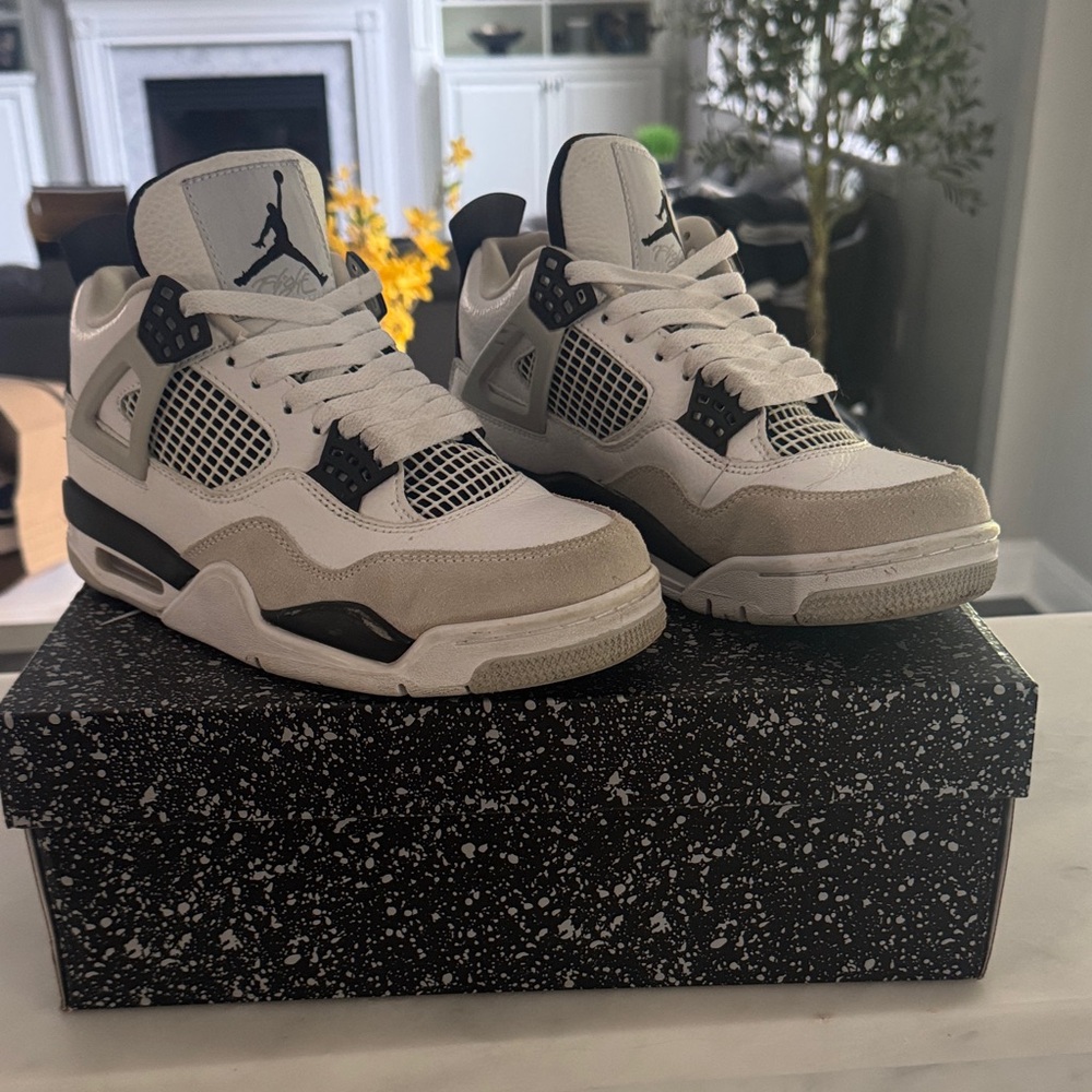 Jordan 4 Military Black exclusive sneaker